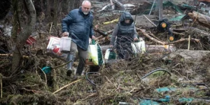 familia-abandonando-su-casa